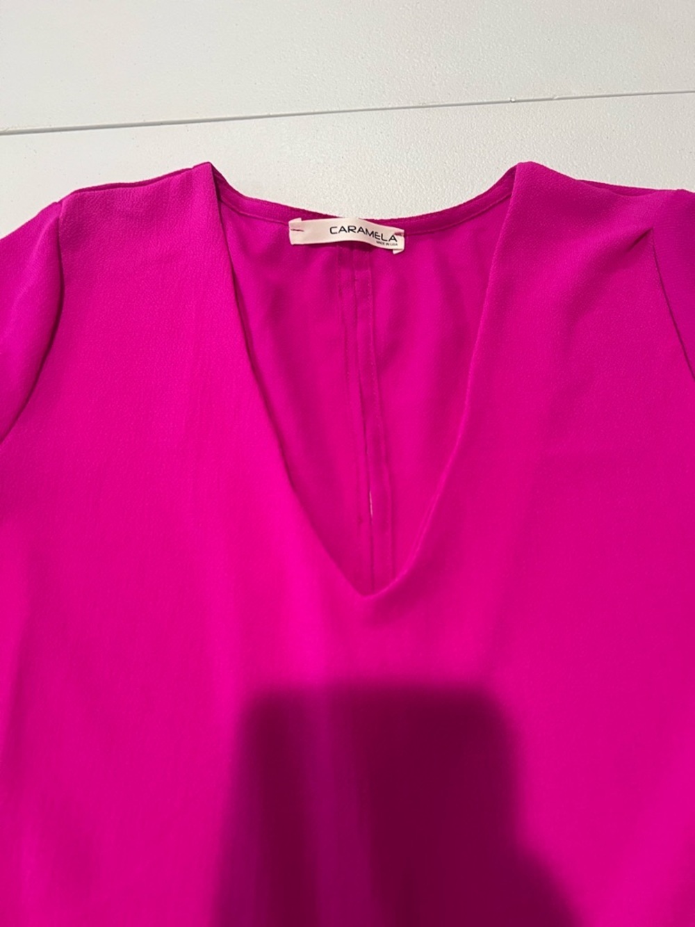 Caramela Fuchsia Top - Vibrant Pink short-sleeved V-neck with ruffle S - Picture 3 of 6